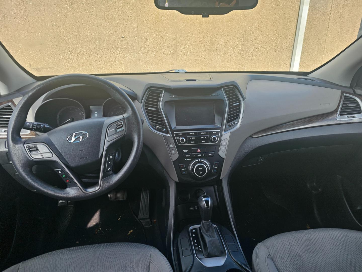 2017 WHITE Hyundai Santa Fe Sport 2.4 FWD (5NMZU3LB8HH) with an 2.4L L4 DOHC 16V engine, 6A transmission, located at 533 S Seven Points BLVD, Seven Points, TX, 75143, (430) 255-4030, 32.313999, -96.209351 - Photo#4